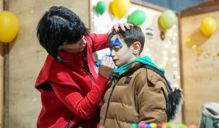 "BÜYÜKŞEHİR'İN RAMAZAN ETKİNLİKLERİ KÜÇÜKLERİ DE BÜYÜKLERİ DE EĞLENDİRİYOR"