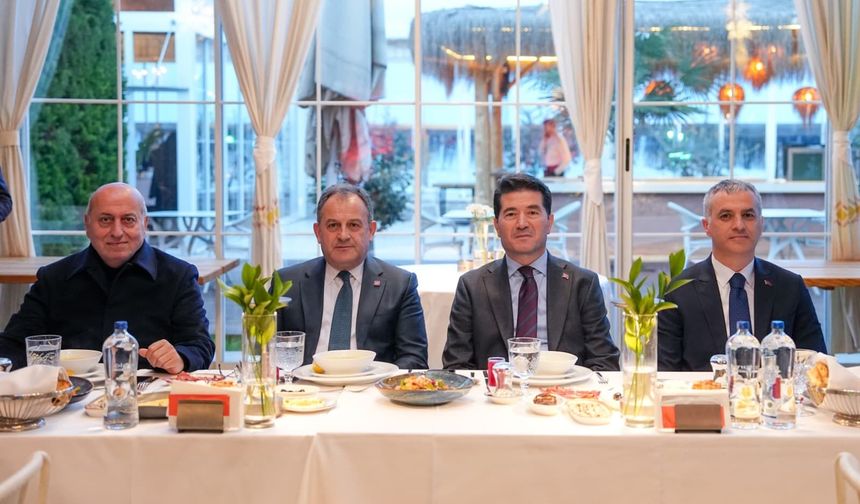 "BAŞKAN KAYA, CHP TRABZON ÖRGÜTÜNÜ İFTARDA AĞIRLADI"