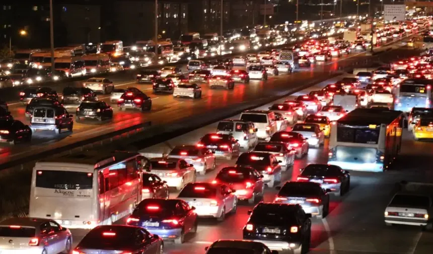 "ŞUBATTA TRAFİKTEKİ ARAÇ SAYISI 117 BİN ARTTI"