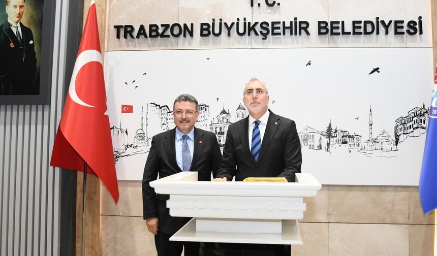 "BAŞKAN GENÇ TRABZON ÜRETİYOR, İHRAÇ EDİYOR, BÜYÜYOR”