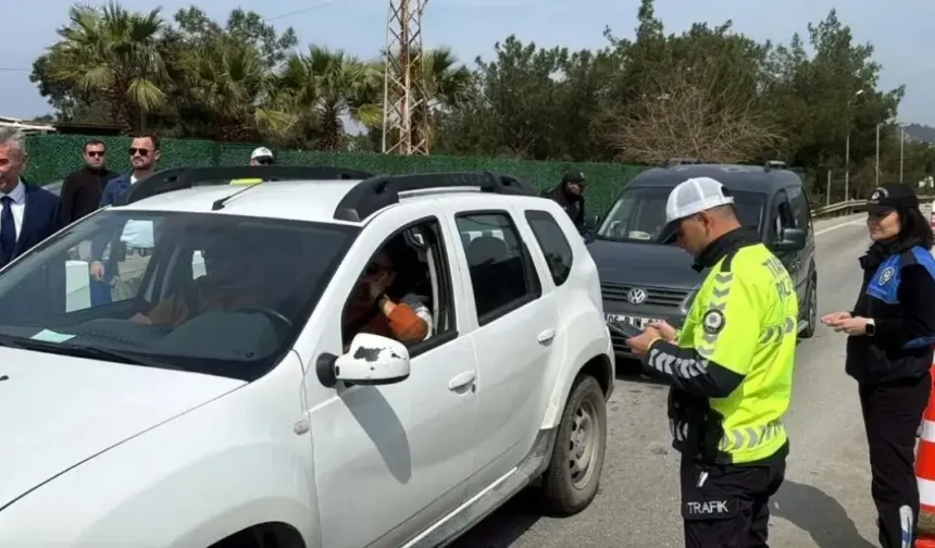 "BODRUM’DA BAYRAM YOĞUNLUĞU: 25 BİN ARAÇ GİRİŞ YAPTI"