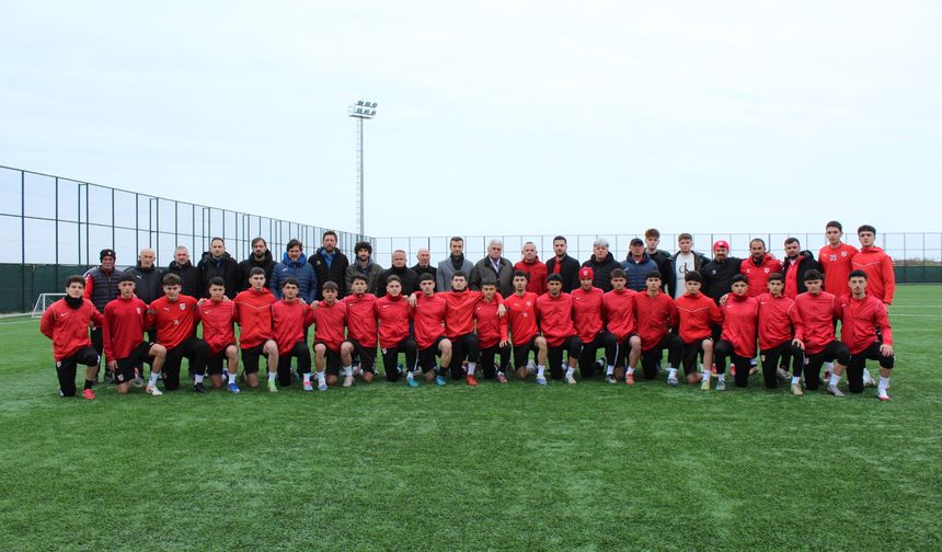 "SEBAT GENÇLİK SPOR’DAN ALTYAPIYA BAYRAM ZİYARETİ"