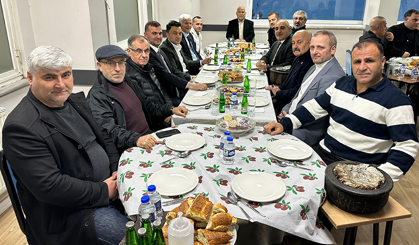 "AKÇAABAT SEBAT VETERANLAR SPOR KULÜBÜ GELENEKSEL İFTARDA BULUŞTU"