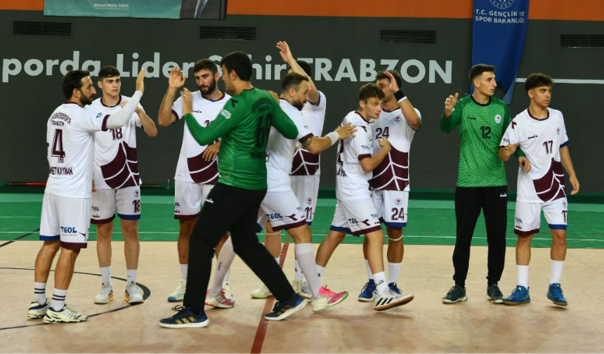 "BÜYÜKŞEHİR HENTBOL TAKIMI FARKA GİTTİ"