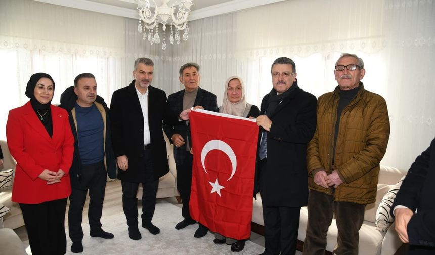 "BAŞKAN GENÇ’TEN ŞEHİT PİLOT GENÇCELEP'İN KABRİNE VE AİLESİNE ZİYARET"