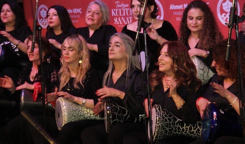 "TRABZON’UN İLK RİTİM GRUBU AYAKTA ALKIŞLANDI"