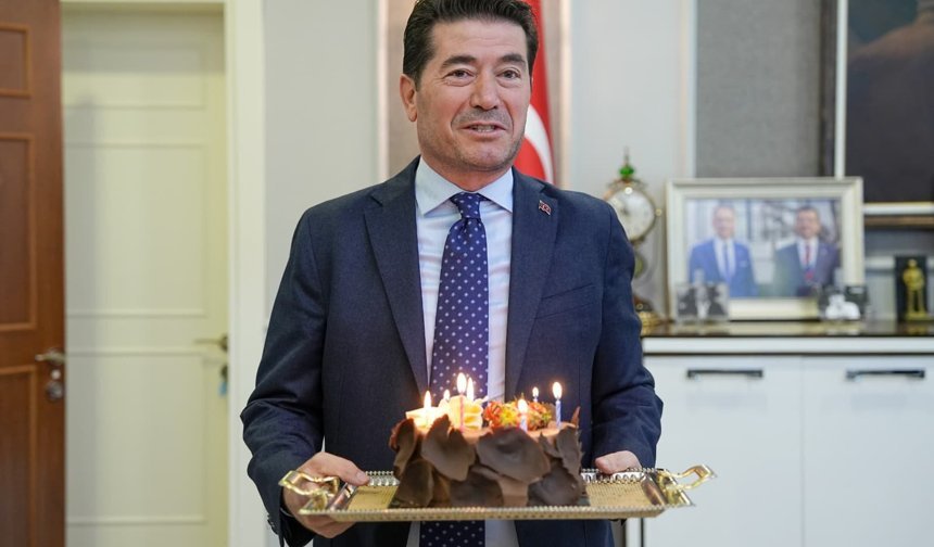 "BAŞKAN KAYA’YA DOĞUM GÜNÜ SÜRPRİZİ"