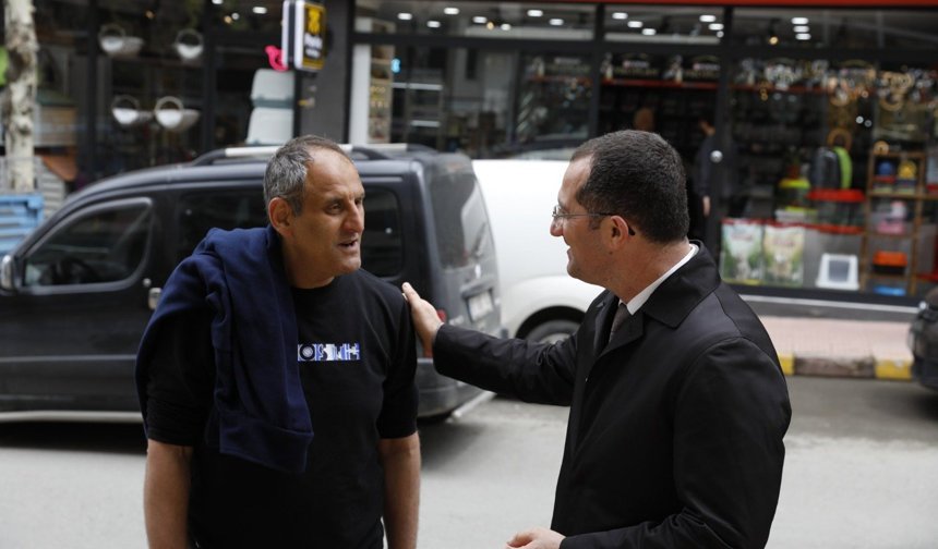 "KAPI KAPI GEZEN BAŞKAN EKİM HER KAPIYI ÇALMAK, HER GÖNLE DOKUNMAK BOYNUMUZUN BORCU”