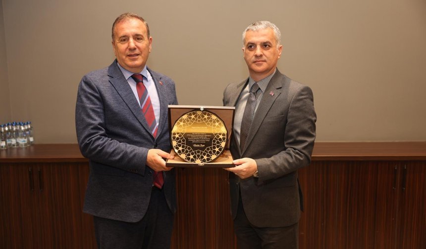 “BAŞKAN BIYIK’TAN TDTM YÖNETİMİNE TEŞEKKÜR PLAKETİ”