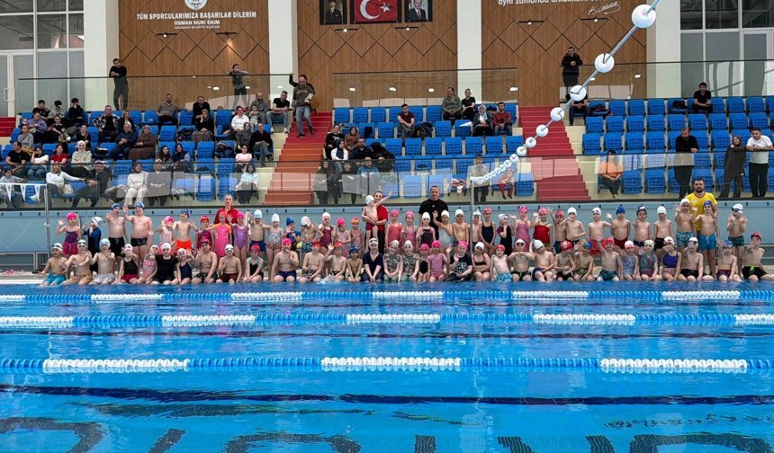 "AKÇAABAT BELEDİYESİ YÜZME KURSU İLK KURSİYERLERİNİ UĞURLADI"