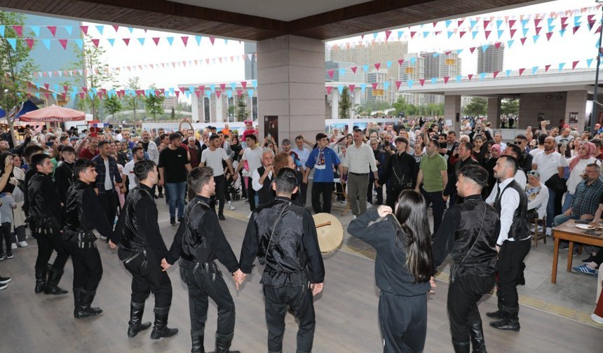 "BAŞKENTTE TRABZON RÜZGÂRI ESECEK AKÇAABAT BELEDİYESİ ANKARA TRABZON GÜNLERİ’NDE YERİNİ ALIYOR"