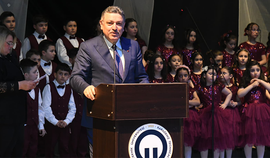 "KOCA YÜREKLİ MİNİKLERE BAŞKAN GENÇ’TEN ALKIŞ"