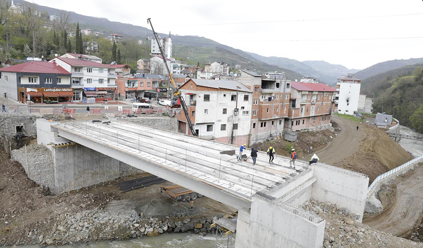 "DÖRTYOL–AKPINAR–ERİKLİ BAĞLANTISINI GÜÇLENDİREN KÖPRÜDE SONA GELİNDİ"